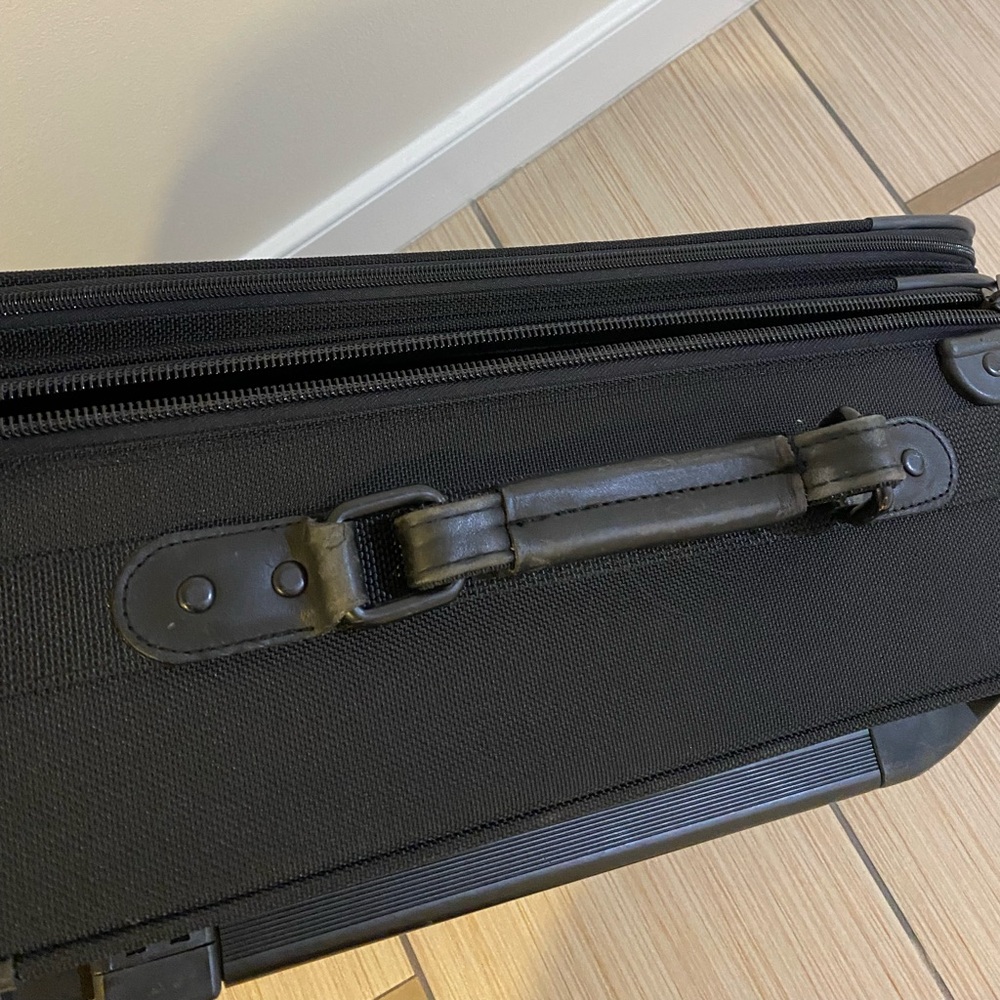 Briggs & Riley Carry On Luggage - Picture 9 of 11